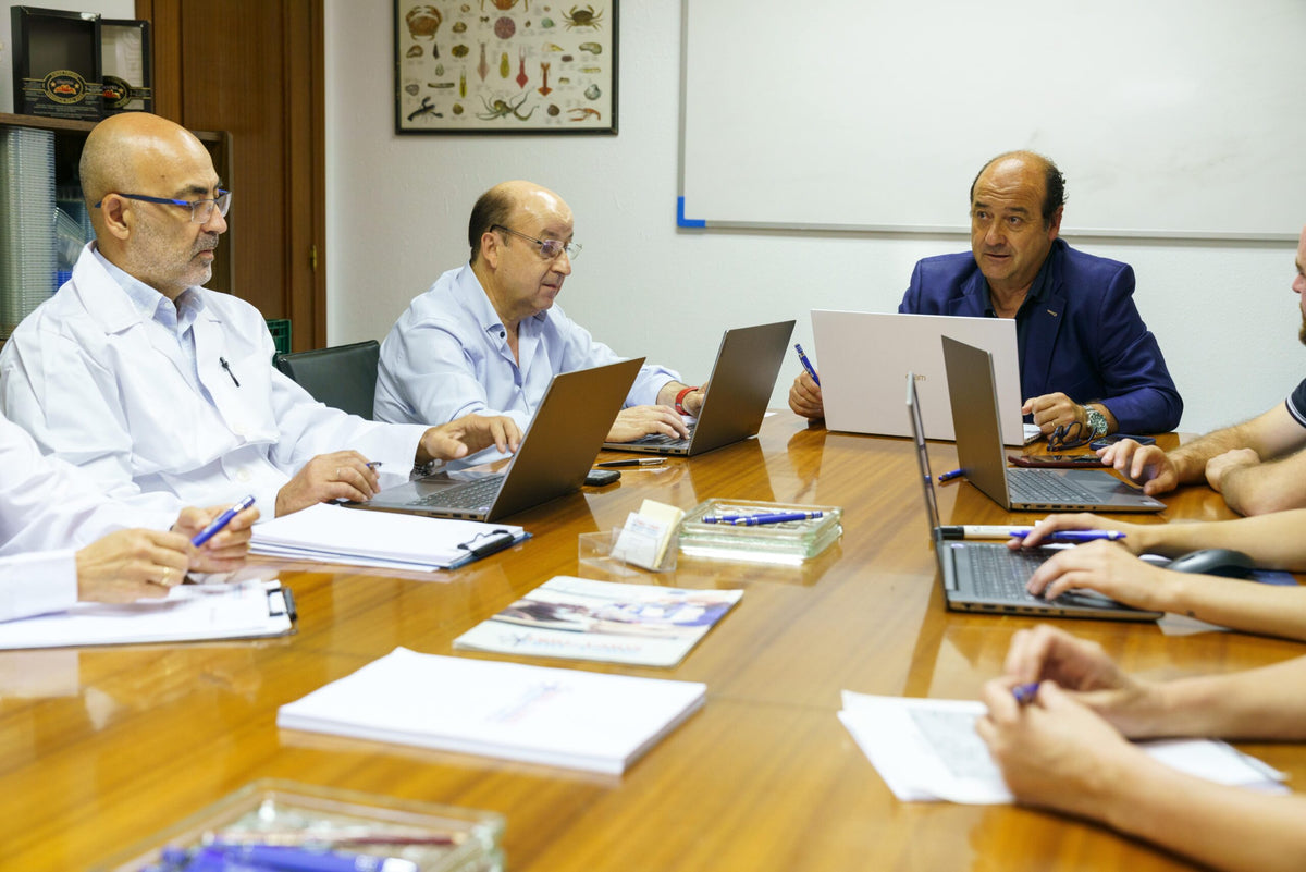 Constitución de la Sociedad y expansión a través de comercio minorista